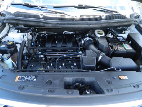 Used 2017 Ford Explorer XLT image 24