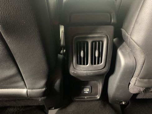 Used 2020 Jeep Compass Latitude image 32