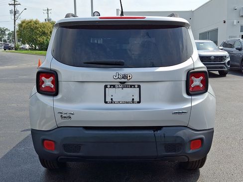 Used 2016 Jeep Renegade Latitude AWD/4WD image 5