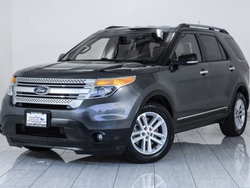 Used 2015 Ford Explorer XLT w/ Equipment Group 201B image 4