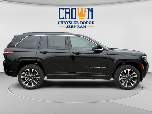 Used 2024 Jeep Grand Cherokee Overland AWD/4WD image 2