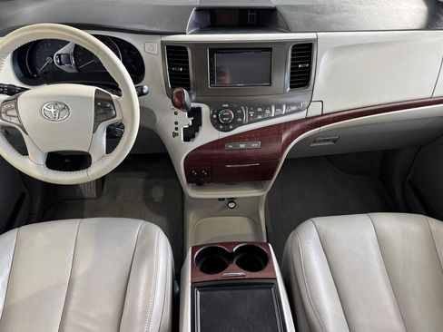 Used 2013 Toyota Sienna XLE FWD image 17