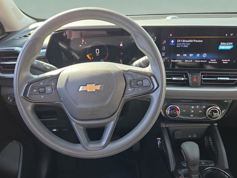 Used 2024 Chevrolet TrailBlazer LT w/ Driver Confidence Package FWD image 11