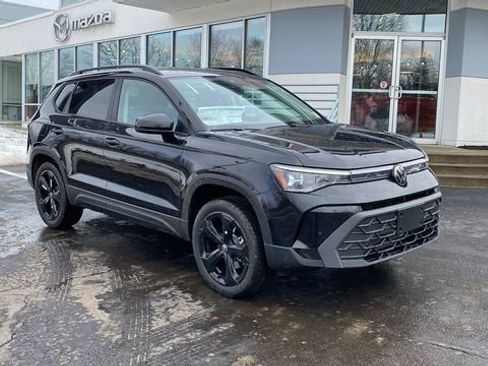 New 2026 Volkswagen Taos SE image 3