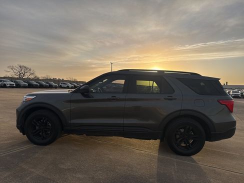 Used 2020 Ford Explorer XLT image 7