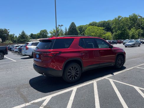 Used 2023 Chevrolet Traverse RS w/ LPO, Floor Liner Package AWD/4WD image 6