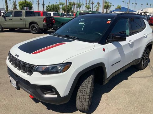 Certified 2024 Jeep Compass Trailhawk AWD/4WD image 3