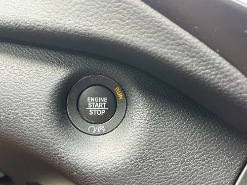 Used 2021 Jeep Cherokee Trailhawk AWD/4WD image 40