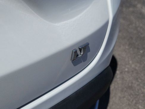 Used 2025 Chevrolet Trax LT FWD image 8