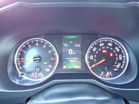 Used 2022 Toyota RAV4 XLE w/ Convenience Package FWD image 9