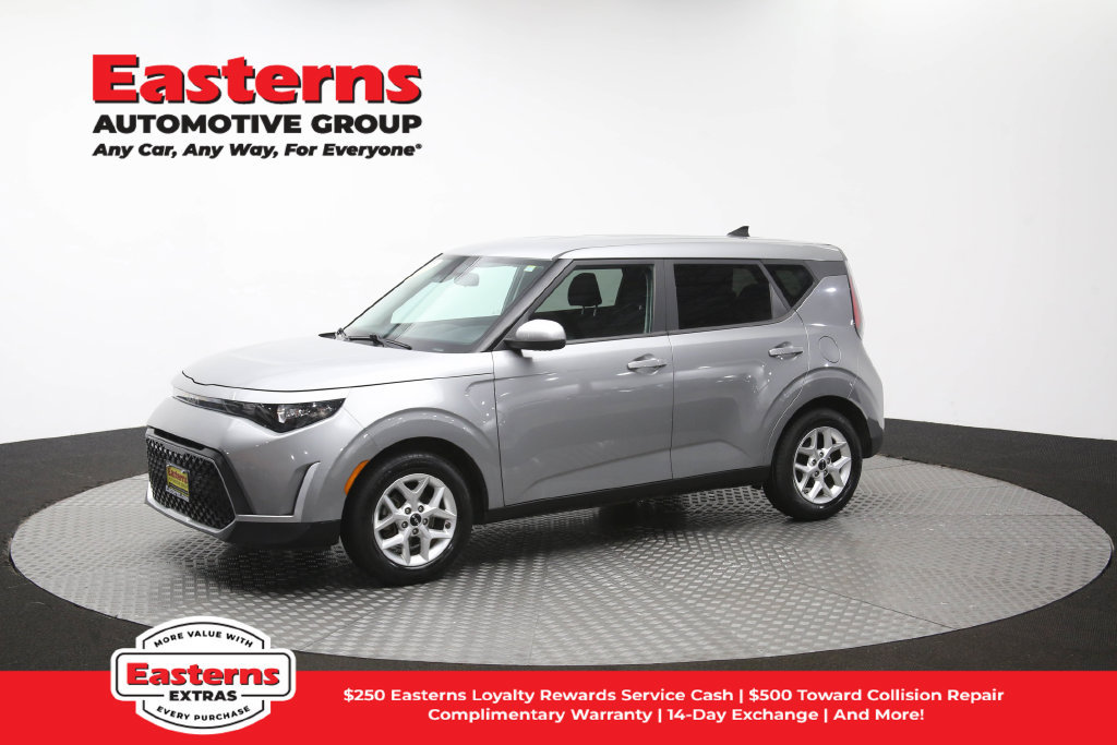 Used 2023 Kia Soul LX w/ LX Technology Package FWD image 58
