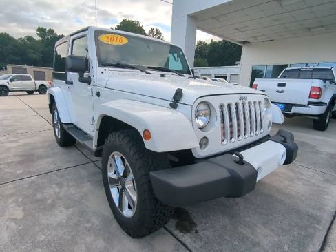 Used 2016 Jeep Wrangler Sahara w/ Connectivity Group AWD/4WD image 1