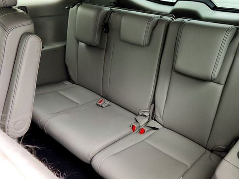 Used 2018 Toyota Highlander XLE AWD/4WD image 19