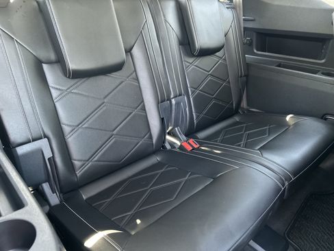 Used 2024 Volkswagen Atlas SE FWD image 12