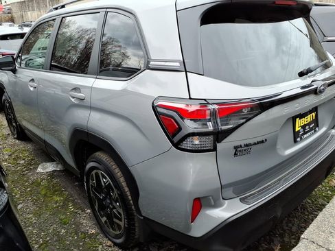 Used 2025 Subaru Forester Premium image 3