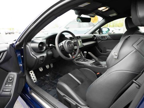 Used 2025 Toyota GR86 Premium w/ ALL Weather Mat Package (TMS) RWD image 8