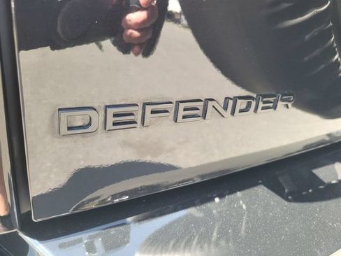 Used 2025 Land Rover Defender 130 X-Dynamic SE AWD/4WD image 10