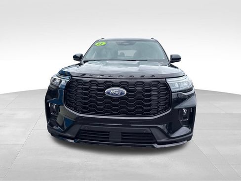 Used 2025 Ford Explorer ST-Line w/ ST-Line Street Pack AWD/4WD image 19