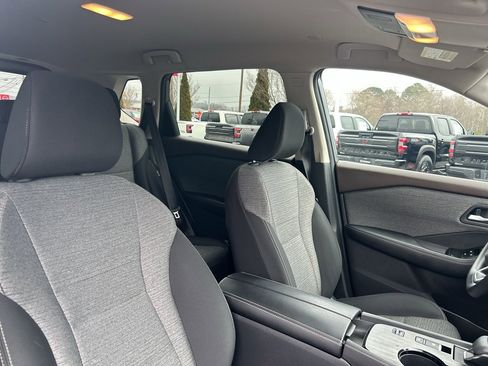 Used 2023 Nissan Rogue SV image 19