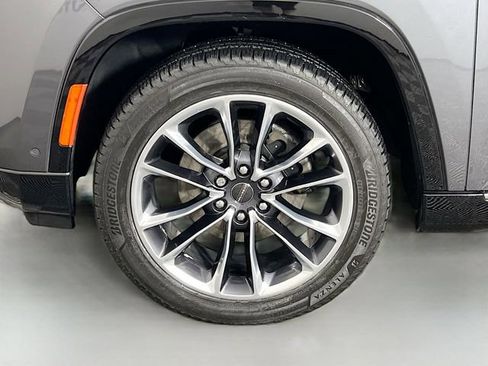 Used 2022 Jeep Wagoneer Series III w/ Premium Group I AWD/4WD image 30