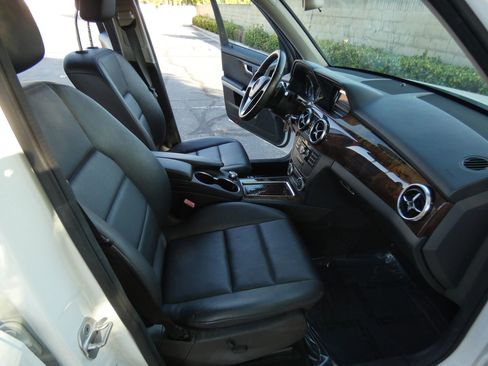 Used 2015 Mercedes-Benz GLK 350 2WD image 25