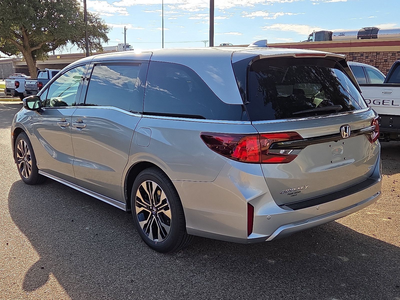 New 2027 Honda Odyssey Elite image 3