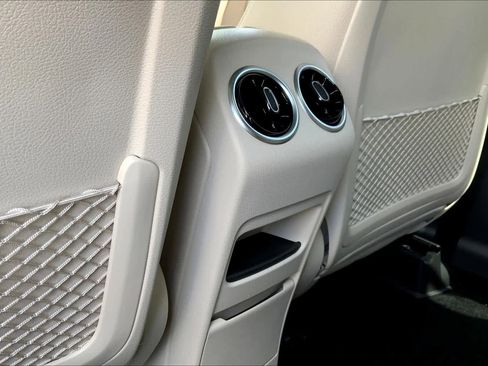 Used 2025 Mercedes-Benz GLB 250 image 11