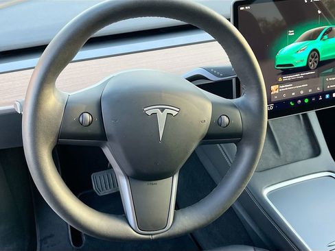 Used 2025 Tesla Model Y Long Range AWD/4WD image 10