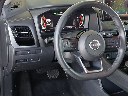 Used 2024 Nissan Rogue SL FWD image 18