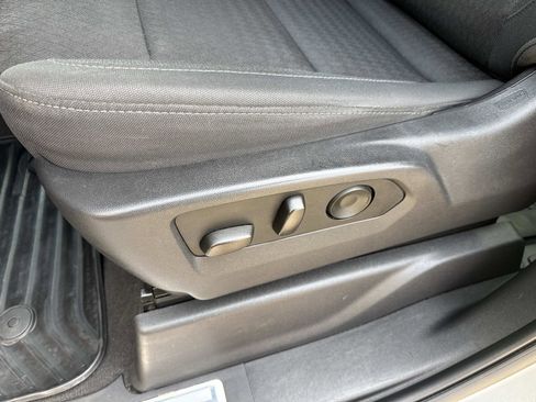 Used 2025 Chevrolet Silverado 1500 LT AWD/4WD image 24