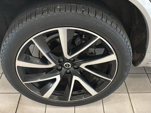 Used 2023 Volvo XC90 B6 Plus w/ Protection Package AWD/4WD image 32