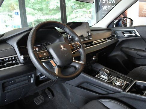 Used 2023 Mitsubishi Outlander SE AWD/4WD image 28