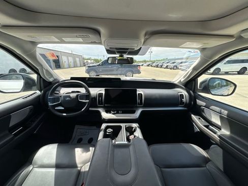 Used 2025 Ford Expedition Active AWD/4WD image 21