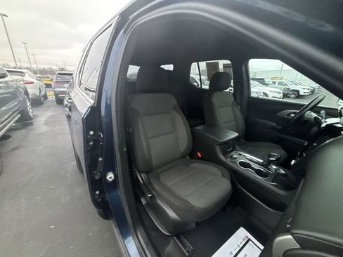 Used 2023 Chevrolet Traverse LT image 30