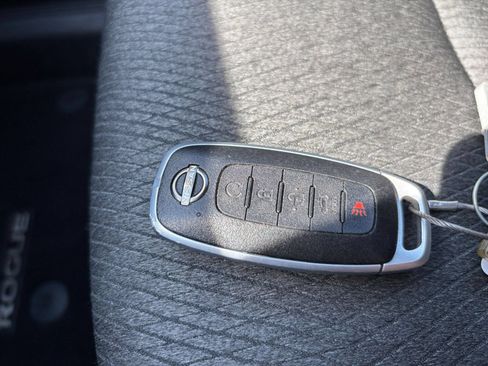 Used 2025 Nissan Rogue SV FWD image 27