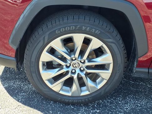 Used 2021 Toyota RAV4 XLE Premium AWD/4WD image 32