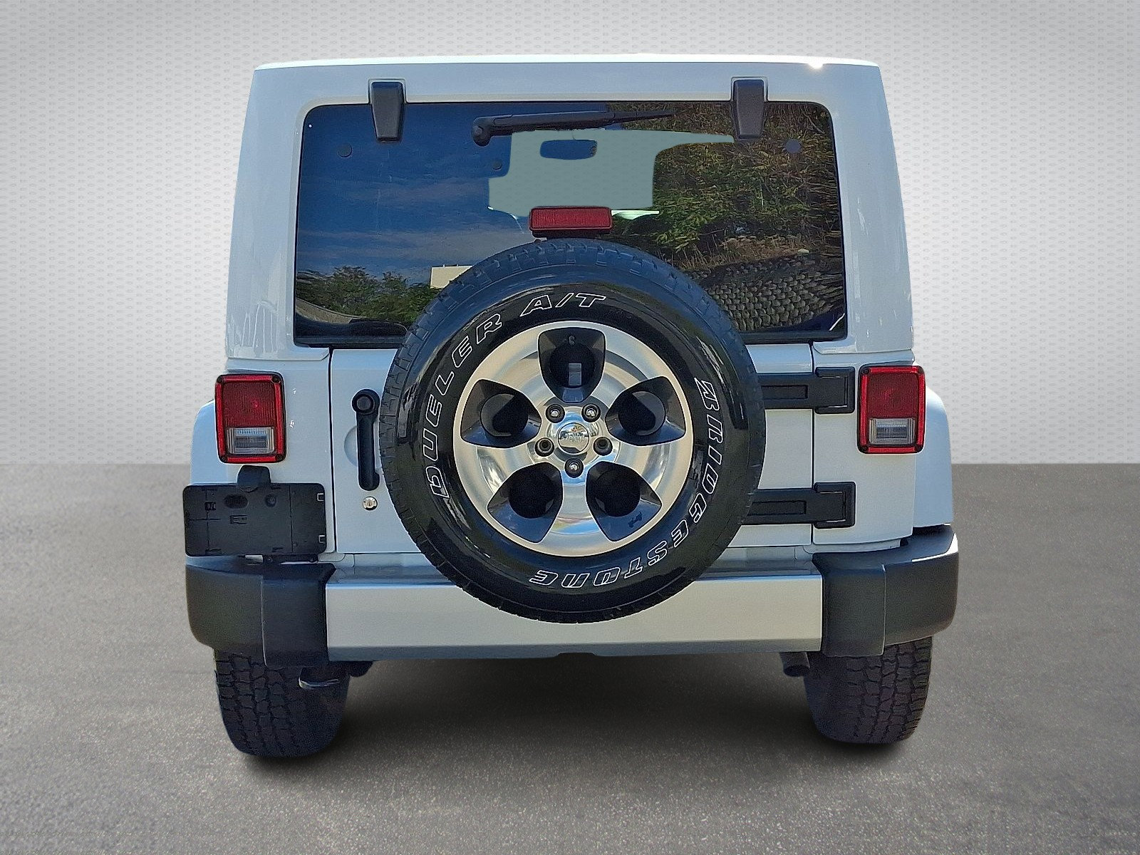 Certified 2017 Jeep Wrangler Unlimited Sahara w/ Connectivity Group AWD/4WD image 5
