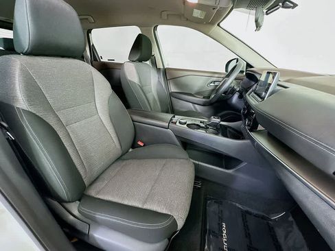 Used 2022 Nissan Rogue SV image 15