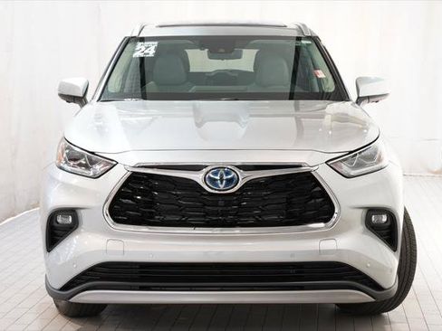 Certified 2024 Toyota Highlander Platinum AWD/4WD image 3