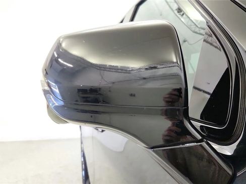 Used 2025 Chevrolet Suburban LT w/ Comfort Package AWD/4WD image 18