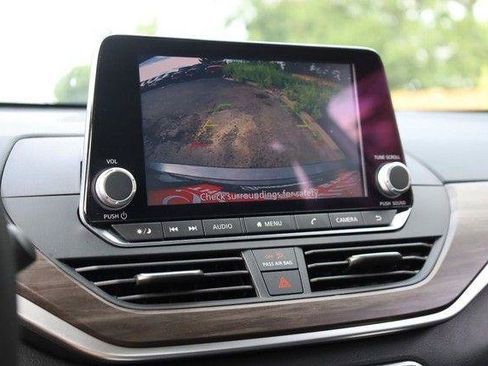 Used 2025 Nissan Altima 2.5 SV FWD image 12