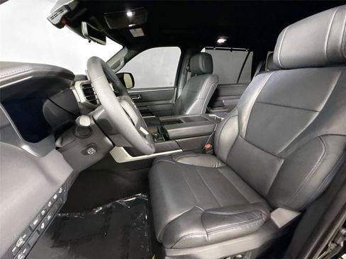 Certified 2025 Toyota Sequoia Platinum AWD/4WD image 3