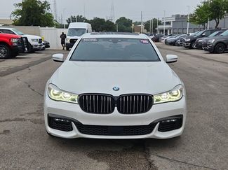 Used 2016 BMW 750i xDrive video 2