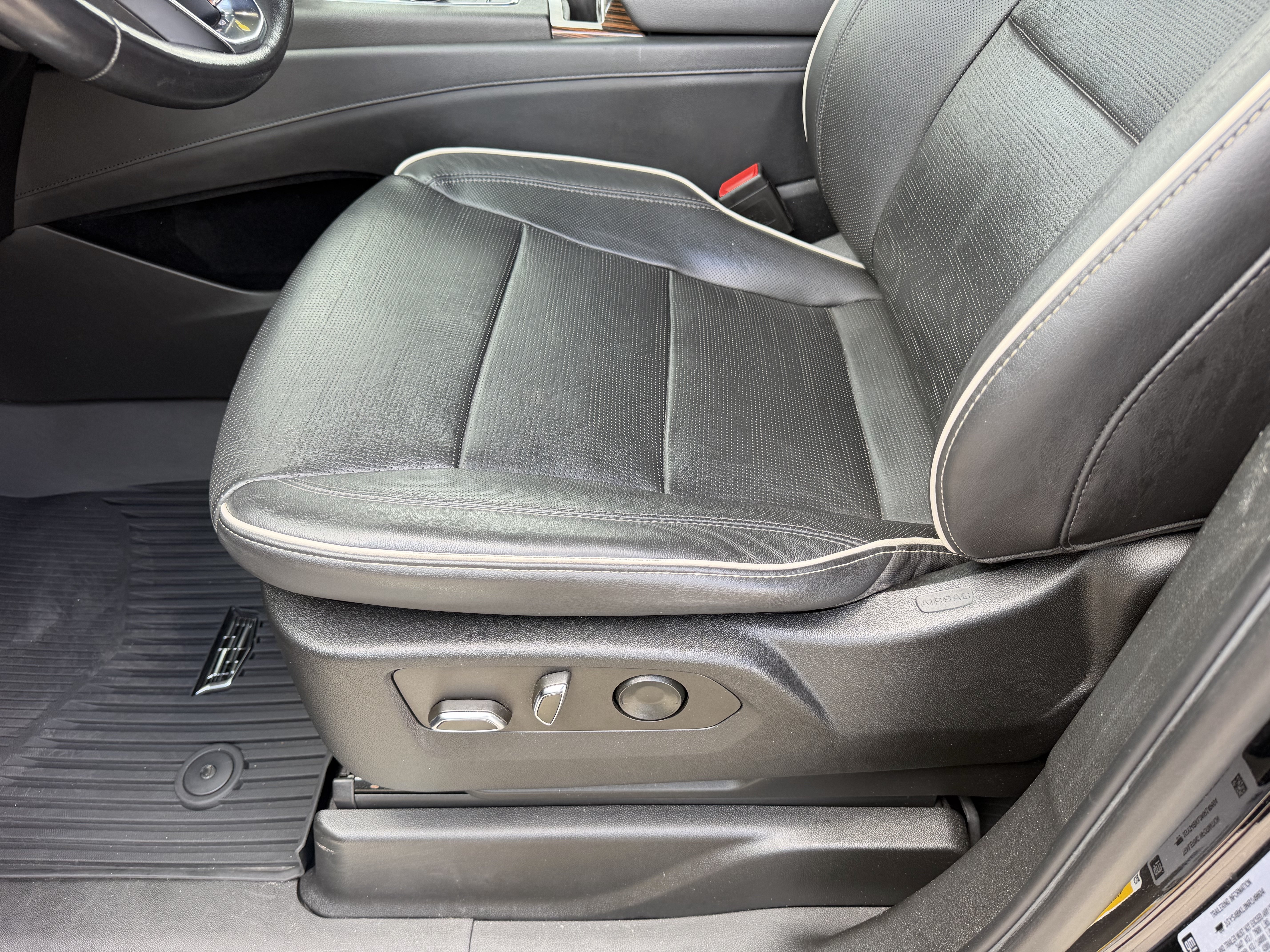 Used 2022 Cadillac Escalade Premium Luxury w/ LPO, Floor Liner Package AWD/4WD image 12