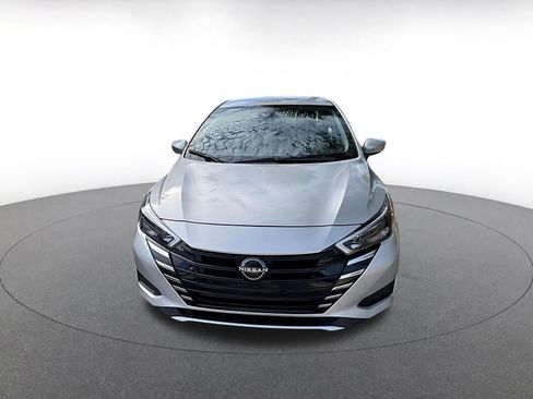 Used 2025 Nissan Versa SV image 3