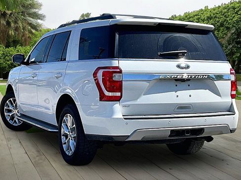 Used 2021 Ford Expedition XLT image 12
