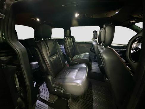 Used 2016 Dodge Grand Caravan R/T w/ Driver Convenience Group FWD image 29