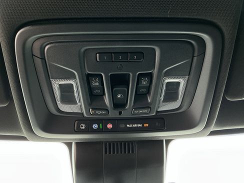 Used 2025 Chevrolet Silverado 2500 ZR2 w/ Technology Package image 27