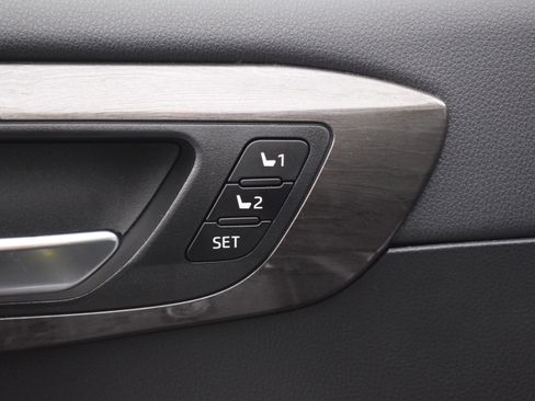 Used 2021 Toyota Highlander Platinum image 18