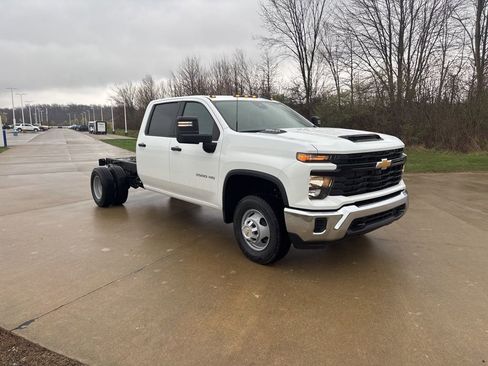 Used 2026 Chevrolet Silverado 3500 W/T w/ WT Convenience Package AWD/4WD image 11